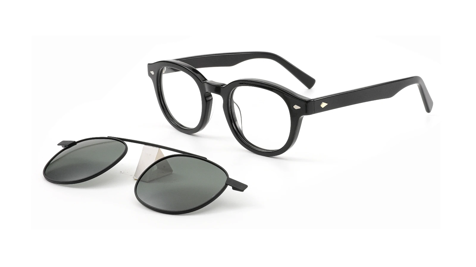 Black — 45° view