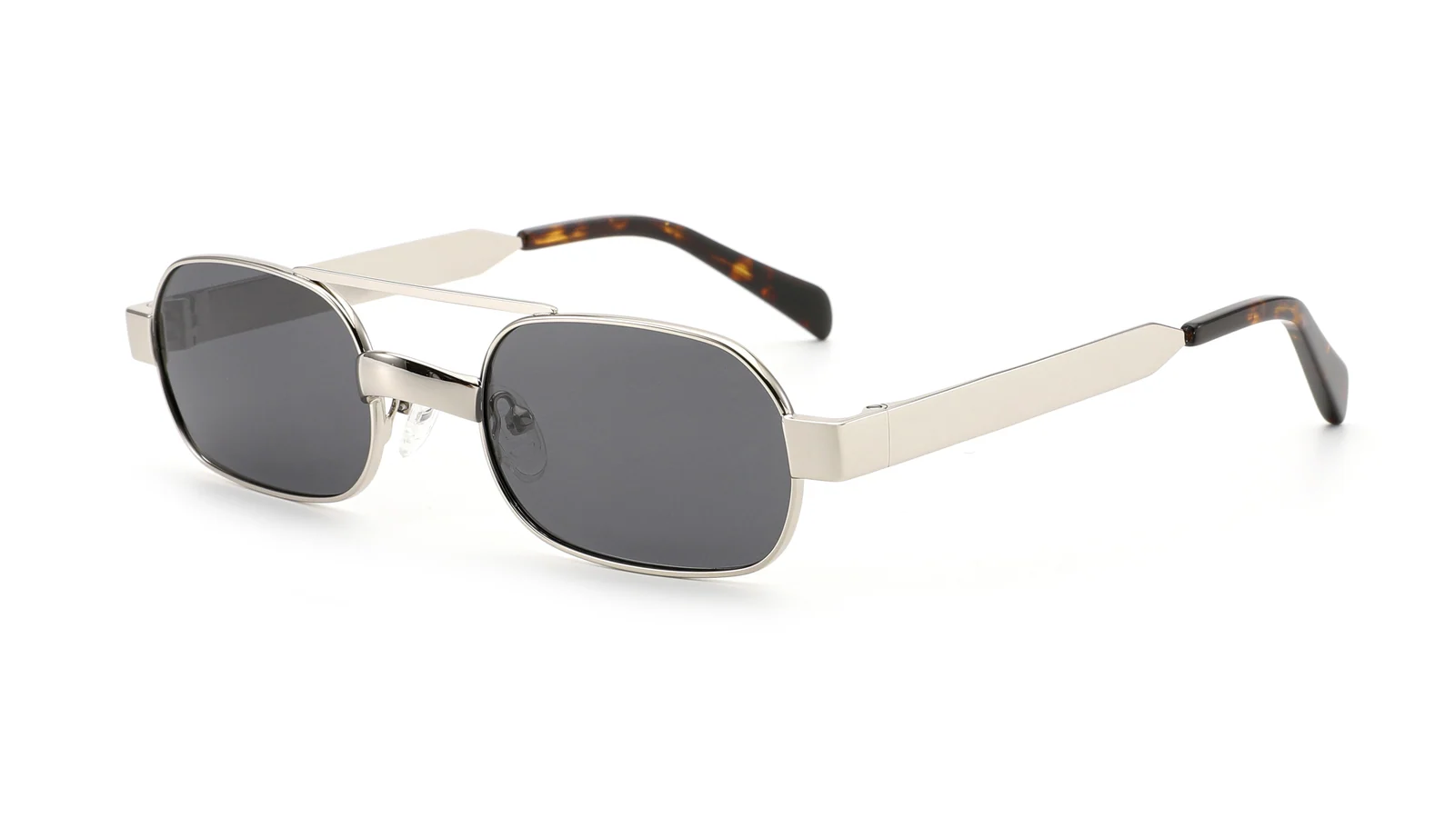 Silver / Grey — 45° view